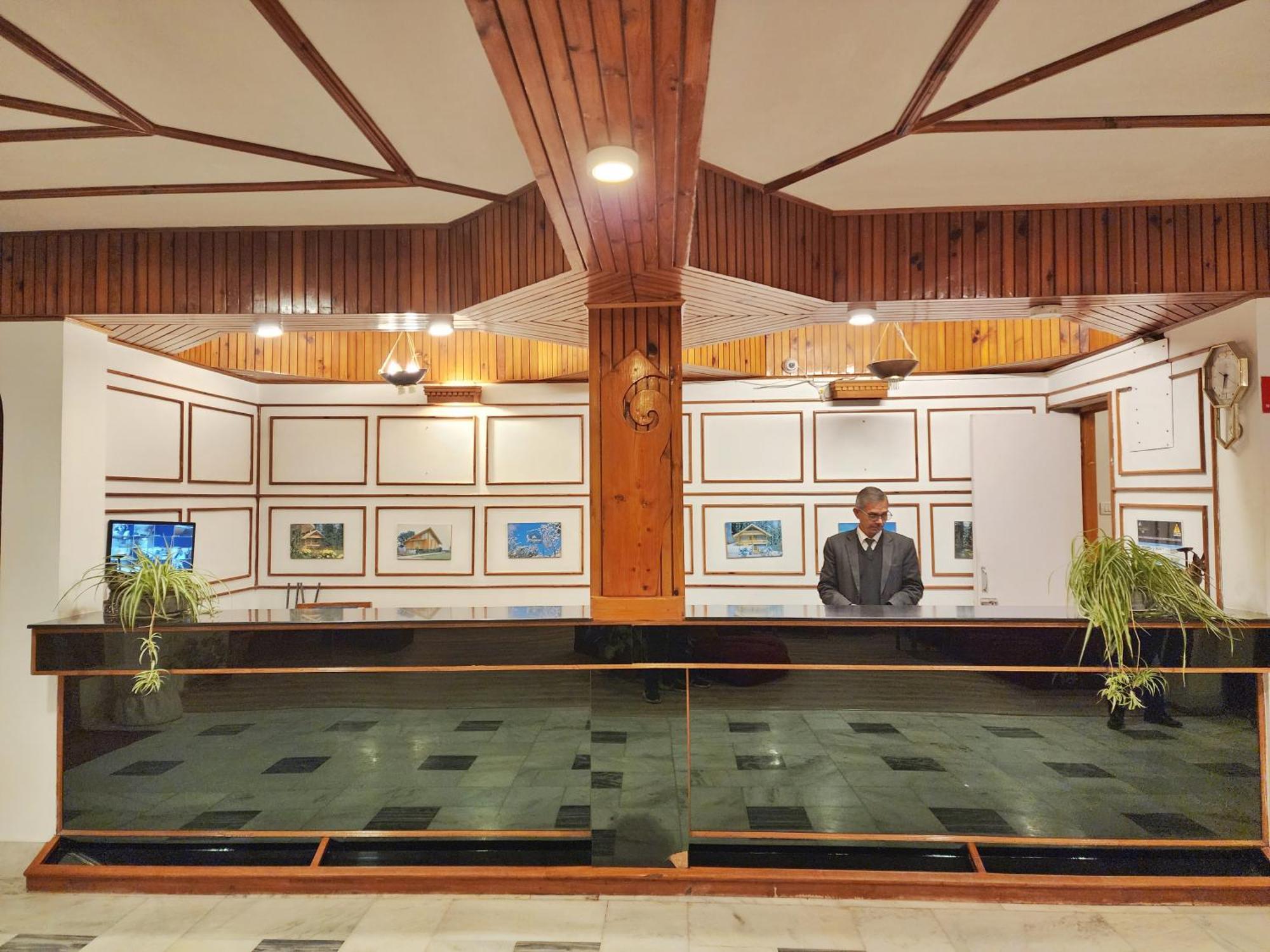 Hotel Pineview Shimla Extérieur photo
