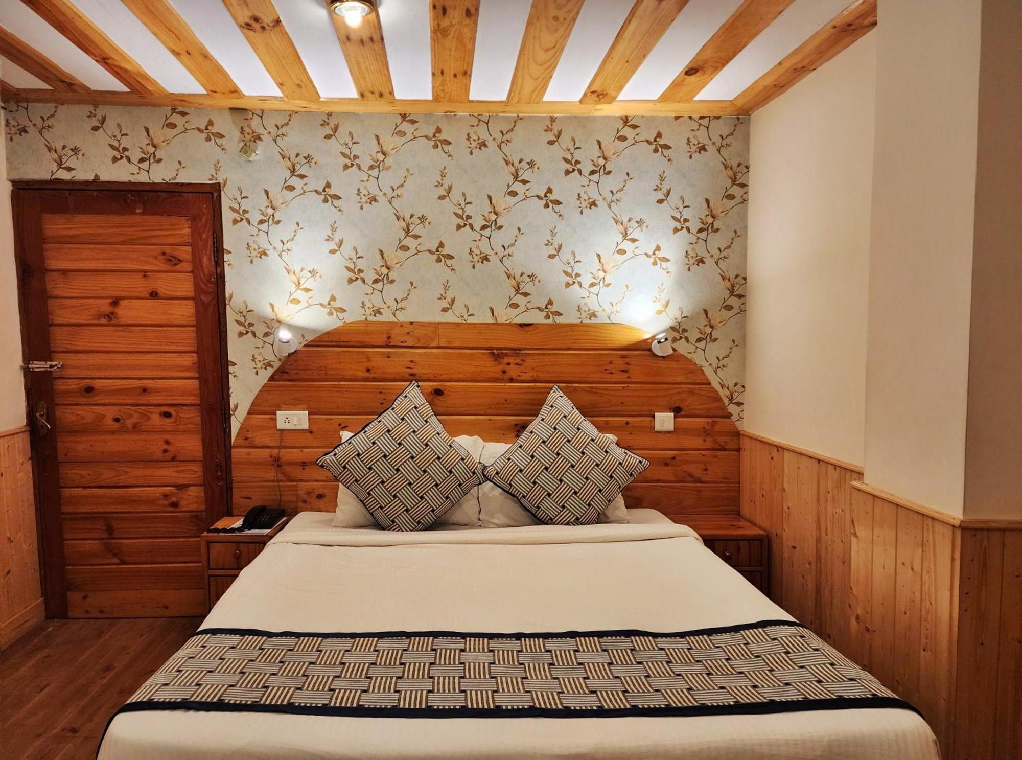 Hotel Pineview Shimla Extérieur photo