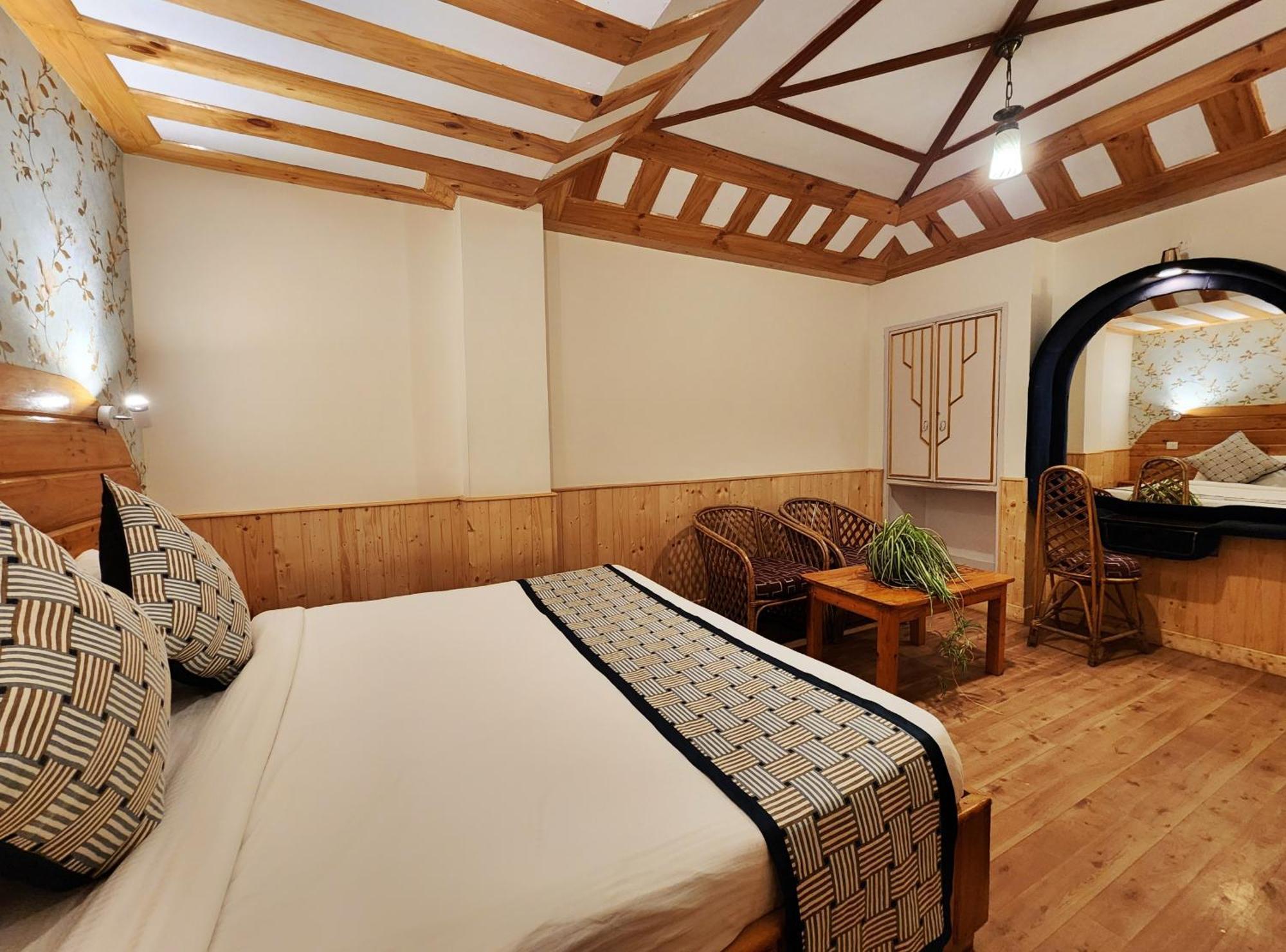 Hotel Pineview Shimla Extérieur photo