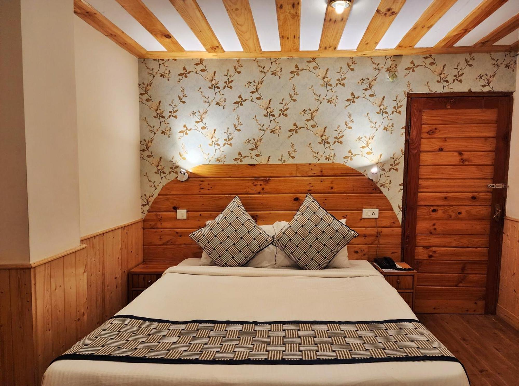Hotel Pineview Shimla Extérieur photo